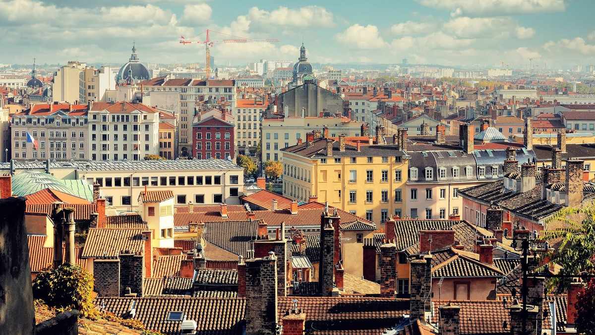 Toits en tuiles canal du Vieux-Lyon vus depuis Fourvière